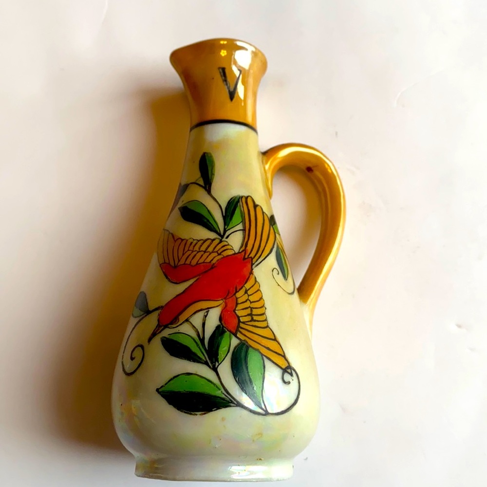 Vintage Chikaramachi Vase With Handle.